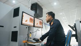 Awal Maret 2026, Petugas Bea Cukai Telukbayur menemukan seorang penumpang penerbangan internasional yang membawa 3 botol minuman mengandung etil alkohol (MMEA) dari luar negeri.
