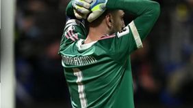 Penjaga gawang sekaligus kapten tim nasional Italia Gianluigi Donnarumma mengaku menangis setelah skuad Azzurri kembali gagal lolos ke Piala Dunia usai ditaklukkan Bosnia dan Herzegovina.