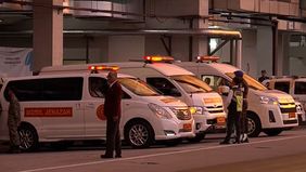 Tiga prajurit TNI yang gugur dalam misi perdamaian di Lebanon tiba di Tanah Air. Jenazah mereka mendarat di Bandara Internasional Soekarno-Hatta pada Sabtu, 4 April 2026 sore.