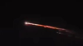 Kemunculan objek bercahaya yang melintas di langit sejumlah wilayah di Lampung pada Sabtu, 4 April 2026 mengundang kepanikan warga