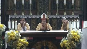 Uskup Keuskupan Agung Jakarta Ignatius Suharyo menyampaikan bahwa makna Paskah bagi umat Kristiani mencerminkan perjalanan spiritual dari kegelapan menuju terang, yang juga dapat dianalogikan dengan perjalanan sejarah bangsa Indonesia.