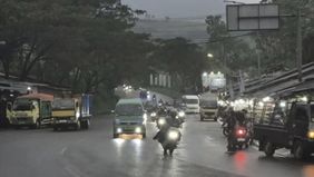 Badan Meteorologi Klimatologi dan Geofisika (BMKG) memprakirakan potensi hujan dengan intensitas sedang hingga lebat yang dapat disertai kilat dan angin kencang di wilayah Jawa Barat dalam periode 6 hingga 12 April 2026.
