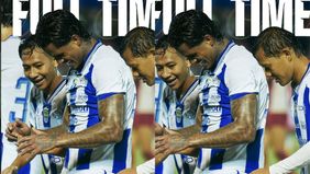 Di awal-awal babak pertama, Semen Padang FC tampil lebih dominan dibandingkan Persib Bandung. Setidaknya terdapat tiga hingga empat percobaan dari tendangan bebas yang dilepaskan oleh anak asuh Imran Nahumarury.