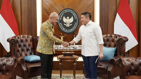 Sekretaris Kabinet Teddy Indra Wijaya menerima kunjungan Ketua Umum Himpunan Pengusaha Muda Indonesia, Akbar Himawan Buchari, di kantor Sekretariat Kabinet, Jakarta.