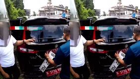 Video yang menampilkan aksi penggantian pelat nomor mobil dinas menjadi sorotan luas di media sosial. Dalam rekaman tersebut, terlihat sebuah mobil dinas berpelat merah diubah menjadi pelat putih. Belakangan diketahui, kendaraan tersebut adalah Suzuk