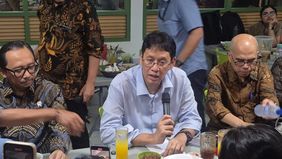 Menteri Keuangan (Menkeu) Purbaya Yudhi Sadewa buka suara terkait alasan pemerintah tidak langsung menaikkan harga bahan bakar minyak (BBM). 

