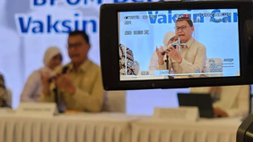 Badan Pengawas Obat dan Makanan (BPOM) memperluas penggunaan vaksin campak untuk kelompok usia dewasa sebagai langkah memperkuat perlindungan masyarakat, khususnya tenaga medis dan tenaga kesehatan yang berisiko tinggi terpapar penyakit tersebut.