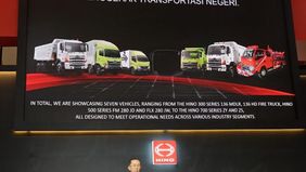Hino Bus 136 MDBL 4x4 Hadir Sebagai Kendaraan Andal Untuk Mengangkut Pekerja Dari Mess Menuju Lokasi Kerja Yang Menantang.

