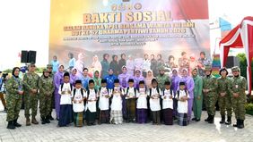 Ketua Umum (Ketum) Dharma Pertiwi Ny. Evi Agus Subiyanto selaku Ibu Raksa Tri Anggana Tantri (Ibu Asuh Wanita TNI) memimpin dan menghadiri secara langsung kegiatan bakti sosial dalam rangka Apel Bersama Wanita TNI dan HUT ke-62 Dharma Pertiwi Tahun 2