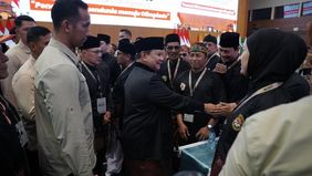 Presiden juga meminta mereka melestarikan budaya tersebut 