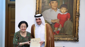 Presiden ke-5 RI sekaligus Ketua Umum PDI Perjuangan (PDIP) Megawati Soekarnoputri menerima kunjungan Duta Besar Qatar untuk Indonesia Sultan bin Mubarak Al-Dosari di kediamannya di Menteng, Jakarta, Senin, 13 April 2026.