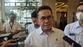 Menteri Perdagangan (Mendag) Budi Santoso menyampaikan bahwa pemerintah bergerak cepat merespons terganggunya pasokan bahan baku plastik.
