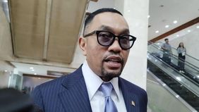 Wakil Ketua Komisi III DPR RI Ahmad Sahroni menegaskan bahwa mahasiswa Fakultas Hukum Universitas Indonesia (FH UI) yang diduga melakukan pelecehan seksual secara verbal harus diberikan sanksi tegas.