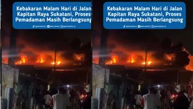 Petugas pemadam kebakaran telah tiba di lokasi dan saat ini tengah melakukan penanganan untuk memadamkan api serta mengamankan area sekitar. Hingga kini, belum ada informasi lebih lanjut terkait penyebab kebakaran tersebut.