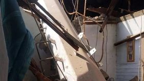 Suku Dinas Cipta Karya, Tata Ruang, dan Pertanahan (CKTRP) Jakarta Barat mengeluarkan surat peringatan kepada pemilik bangunan menara telekomunikasi yang roboh dan menimpa rumah warga di Jalan KH Hasyim, RT 006/RW 01, Kembangan Utara, Kembangan.