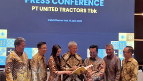 Perusahaan yang berada di bawah naungan PT Astra International Tbk, yakni PT United Tractors Tbk, menetapkan pembagian dividen tunai sebesar Rp1.663 per saham atau setara Rp5,92 triliun dalam Rapat Umum Pemegang Saham Tahunan (RUPST) 2026.