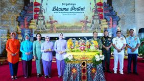 Panglima TNI Jenderal TNI Agus Subiyanto bersama Ketua Umum Dharma Pertiwi Ny. Evi Agus Subiyanto menghadiri acara puncak peringatan Hari Ulang Tahun ke-62 Dharma Pertiwi.
