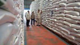 Prabowo Subianto melakukan sidak langsung ke Kompleks Gudang Bulog Danurejo di Kabupaten Magelang usai menyampaikan pengarahan kepada Ketua DPRD seluruh Indonesia pada Sabtu, 18 April 2026