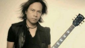 Kabar duka eks gitaris band Stinky Ndhank meninggal dunia pada 18 April 2026.