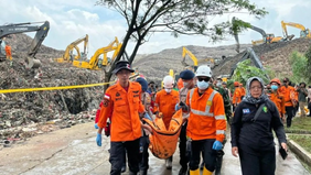 Kementerian Lingkungan Hidup (KLH) menempuh jalur hukum pidana dengan menetapkan mantan Kepala Dinas Lingkungan Hidup (LH) DKI Jakarta berinisial AK sebagai tersangka dalam kasus pengelolaan TPST Bantargebang.
