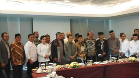 Wakil Presiden ke-10 dan ke-12 RI, Jusuf Kalla (JK), bersama sejumlah pelaku sejarah Perjanjian Malino I di Poso serta Malino II di Maluku, menyatakan komitmen bersama untuk menjaga situasi damai.