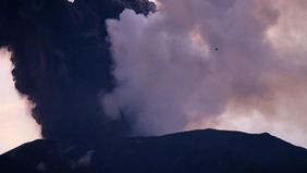 Badan Geologi Kementerian Energi dan Sumber Daya Mineral (ESDM) mengingatkan masyarakat bahwa potensi gas vulkanik beracun masih terdapat di sekitar kawah atau puncak Gunung Marapi di Provinsi Sumatera Barat.