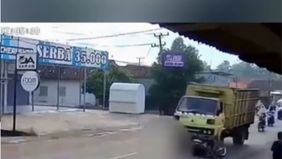 Korban diketahui bernama Raditio Elyas Kurniawan, siswa SMPN 1 Bandar Sribhawono. Ia dinyatakan meninggal dunia di lokasi akibat luka serius yang dialaminya. Setelah kejadian, sopir truk bersama kendaraannya dilaporkan langsung meninggalkan lokasi.