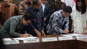 Pemerintah mempercepat pembangunan Pengolah Sampah menjadi Energi Listrik (PSEL) melalui penandatanganan Perjanjian Kerja Sama (PKS) antara pemerintah daerah dan Badan Usaha Pelaksana Proyek (BUPP) PSEL di tiga wilayah, yaitu Kota Bekasi, Bogor Raya.