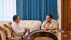 Presiden Prabowo Subianto menerima Penasihat Khusus Presiden Bidang Pertahanan Nasional Jenderal TNI (Purn) Dudung Abdurachman di Istana Merdeka
