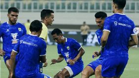 Manajer Persib Bandung, Umuh Muchtar, meminta seluruh pemainnya tampil fokus penuh jelang laga penting menghadapi Arema FC pada pekan ke-29 Super League.