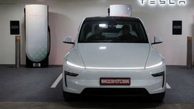 Tesla YL Berada Di Antara Varian Premium Dan Model Yang Lebih Terjangkau.
