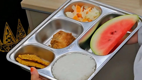 Sebuah unggahan di TikTok mengeklaim adanya aksi demonstrasi masyarakat menuju Gedung DPR RI untuk membubarkan program Makan Bergizi Gratis (MBG). 