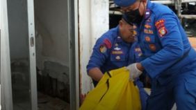 Sebelumnya, korban dilaporkan hanyut pada Selasa (21/4) di kawasan Kampung Melayu, Jakarta Timur. Sejak pagi hari, tim telah melakukan penyisiran menyusuri aliran Sungai Ciliwung hingga radius 13 KM, baik melalui jalur air maupun darat, hingga akhirn