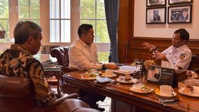 Sekretaris Kabinet Teddy Indra Wijaya menerima kunjungan Direktur Utama Bank Tabungan Negara Nixon Napitupulu serta Direktur Utama Kereta Api Indonesia Bobby Rasyidin