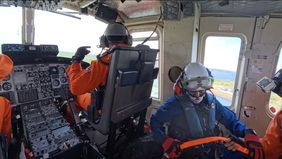 Terjebak Di Bawah Tebing, 2 WNA Dievakuasi Menggunakan Helikopter