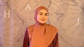 Fashion desainer Ria Miranda kembali merilis koleksi terbarunya yakni "Abaya Hajj Series" dengan 8 macam koleksi baju muslim yang nyaman dipakai untuk beribadah haji.