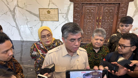 Menteri Ketenagakerjaan Yassierli mengungkapkan bahwa pihaknya tengah mengkaji usulan terkait pembagian kontribusi uang saku bagi peserta Program Magang Nasional antara pemerintah dan perusahaan mitra penyelenggara.