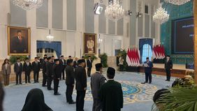 Presiden Prabowo Subianto resmi melantik sejumlah pejabat baru di lingkungan Istana Negara dalam sebuah upacara kenegaraan yang digelar pada Senin, 27 April 2026