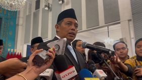 Presiden Prabowo Subianto melantik sejumlah pejabat di Istana Negara, Jakarta, pada Senin, 27 April 2027, termasuk Penasihat Khusus Presiden Bidang Komunikasi Hasan Nasbi dan Kepala Badan Komunikasi Pemerintah Muhammad Qodari.