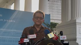 Intelektual Rocky Gerung menjelaskan alasan kehadirannya dalam pelantikan Jumhur Hidayat sebagai Menteri Lingkungan Hidup yang digelar di Istana Negara