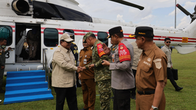 Presiden RI Prabowo Subianto menilai inovasi pengolahan sampah menjadi genteng di Tempat Pemrosesan Sampah Terpadu (TPST) Berbasis Lingkungan & Edukasi di Kabupaten Banyumas, Jawa Tengah, sebagai langkah konkret, tidak hanya menyelesaikan persoalan l