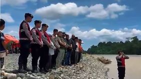 Informasi diperoleh menjelaskan, kejadian bermula korban Rezahuddin bersama seorang saksi bernama Feri mencoba menyeberangi aliran Sungai Krueng Kila dengan berjalan kaki.