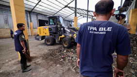 Presiden Republik Indonesia Prabowo Subianto menegaskan, model pengolahan sampah di Tempat Pemrosesan Sampah Terpadu (TPST) Berbasis Lingkungan dan Edukasi Banyumas, Jawa Tengah, layak dijadikan prioritas nasional karena dinilai efektif, sederhana, d