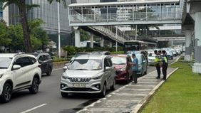 Tabrakan beruntun yang melibatkan empat kendaraan terjadi di Jalan Jenderal Sudirman, Jakarta Pusat, pada Selasa (28/4/2026).