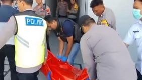 Korban ditemukan tewas oleh rekannya.