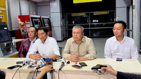 Menteri Perhubungan Dudy Purwagandhi menegaskan bahwa kecelakaan tabrakan kereta yang terjadi di Stasiun Bekasi Timur, Jawa Barat, harus dijadikan momentum penting untuk memperkuat aspek keselamatan transportasi perkeretaapian di Indonesia.