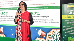 Perusahaan layanan transportasi berbasis aplikasi Grab Indonesia menyatakan kesiapannya untuk mengkaji sekaligus berkolaborasi dengan pemerintah terkait kebijakan pemangkasan potongan pendapatan pengemudi ojek daring (ojol) menjadi delapan persen.
