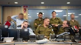 Kepala Staf Angkatan Bersenjata Israel, Eyal Zamir, dilaporkan meningkatkan intensitas komunikasi dengan Komandan Komando Pusat Amerika Serikat (CENTCOM), Brad Cooper, terkait potensi langkah militer terhadap Iran. Informasi tersebut disampaikan oleh