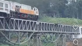 Jembatan tersebut memang khusus dilintasi kereta saja.