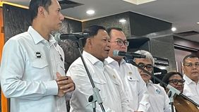Pemerintah mempercepat realisasi proyek Giant Sea Wall (GSW) atau tanggul laut raksasa di sepanjang pesisir Pantai Utara (Pantura) Jawa.